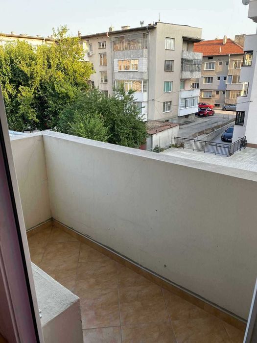 Дава се под наем Тристаен апартамент в Търговище, Център - 76 кв.м за 340 € - Снимка #3