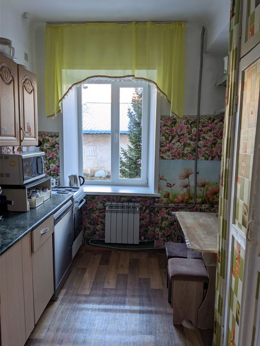 Сдам на длительный срок. Район площадь.