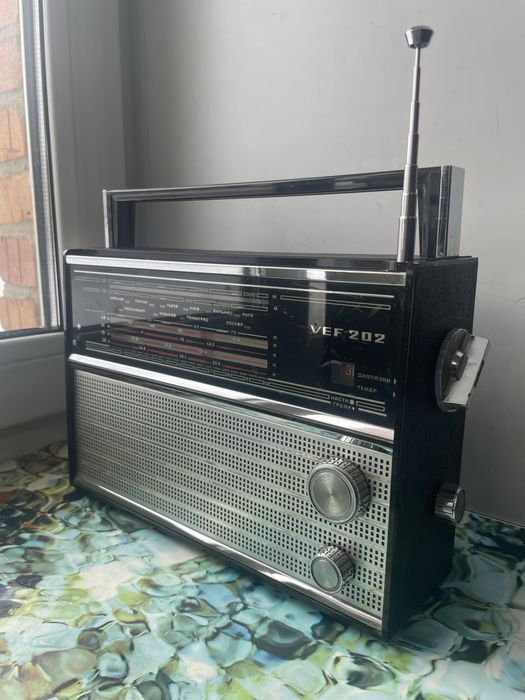 Советский радиоприемник Вэф-202