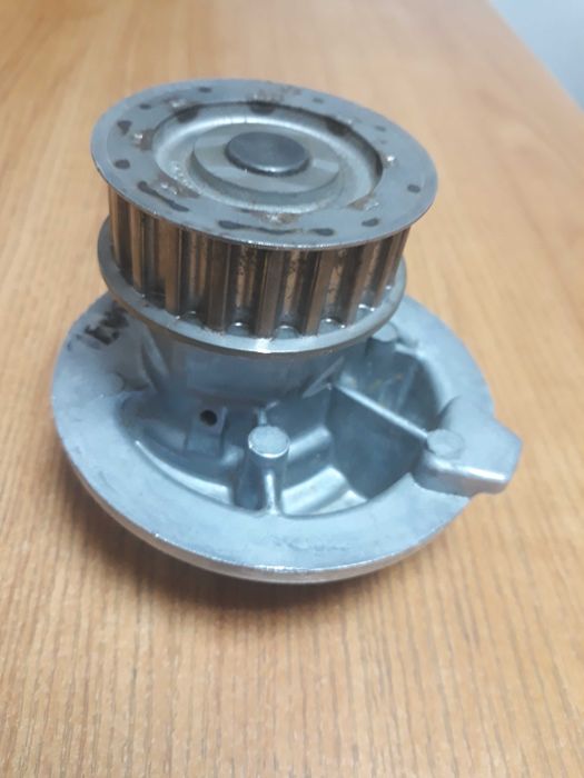 Помпа двигателя GM Opel Daewoo