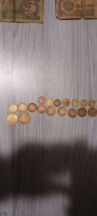 Продавам стари пари и монети.