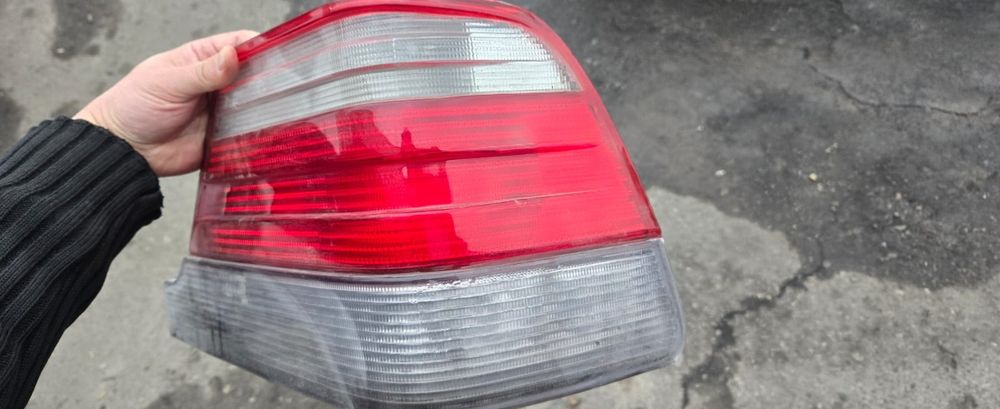 Продам задние фонари