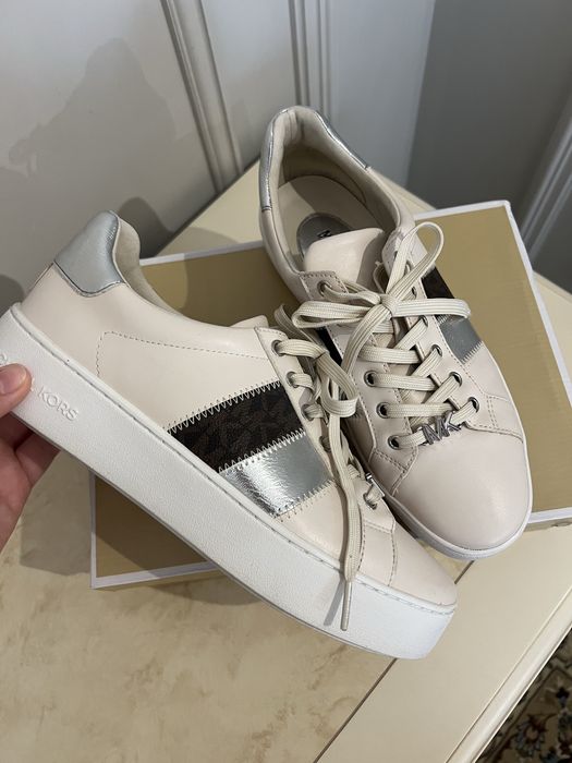 Стильные кроссовки Michael Kors