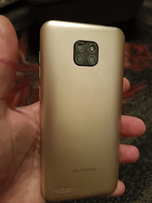 Телефони за части