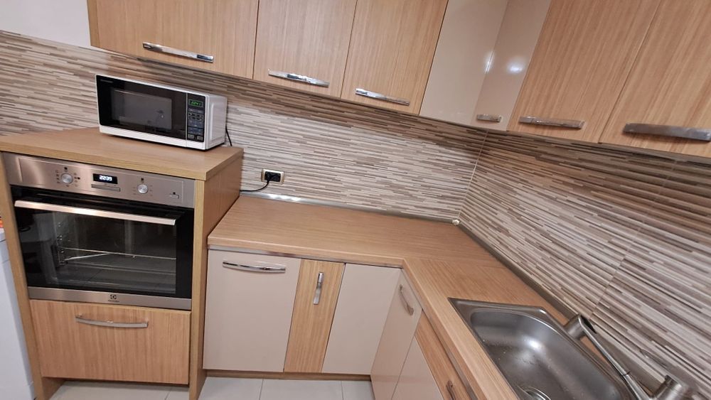 Vând mobila de bucatarie Lems cu electrocasnice MDF și PAL