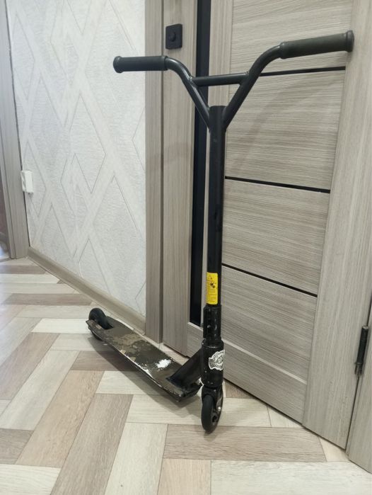 Продам самокат в хорошем состоянии ,б/у,за 3000 тенге