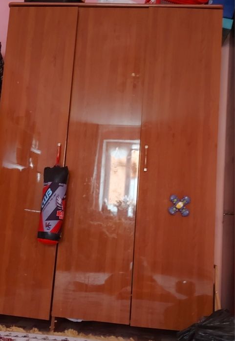 Бу Шкаф сатылады 5 мың тг