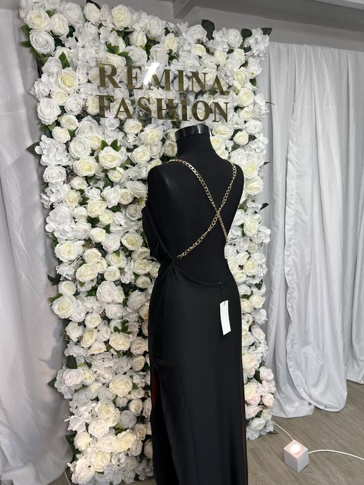 Дълга черна рокля