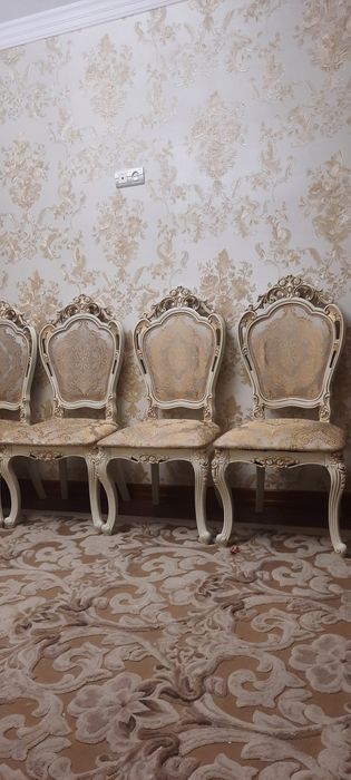 Стол и стулья продам