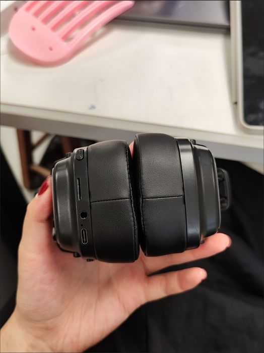 Наушники        .