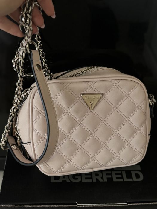 Чанти Guess и раница Love Moschino