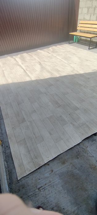 Продам линолеум б/у 4/5