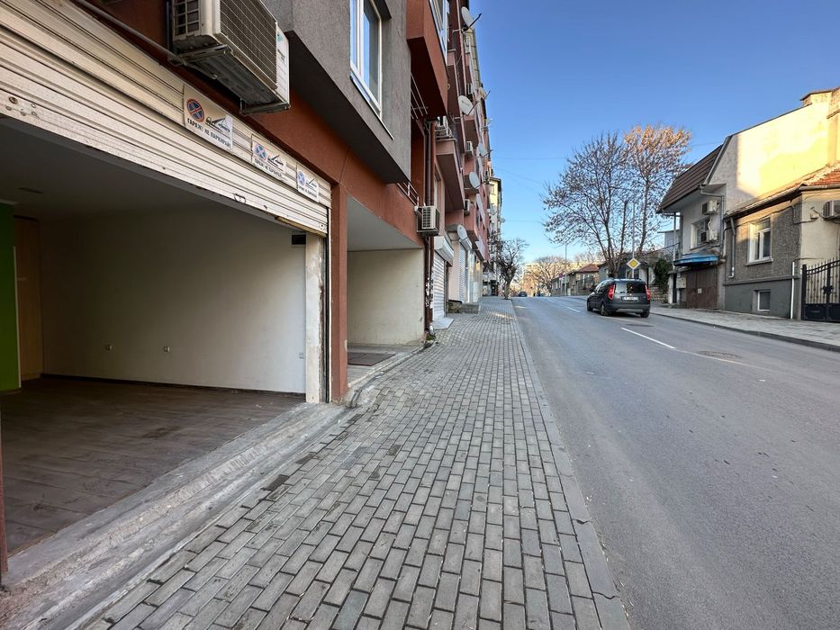 Дава се под наем Гараж / Паркомясто в Варна, Колхозен пазар - 19 кв.м за 153 € - Снимка #1