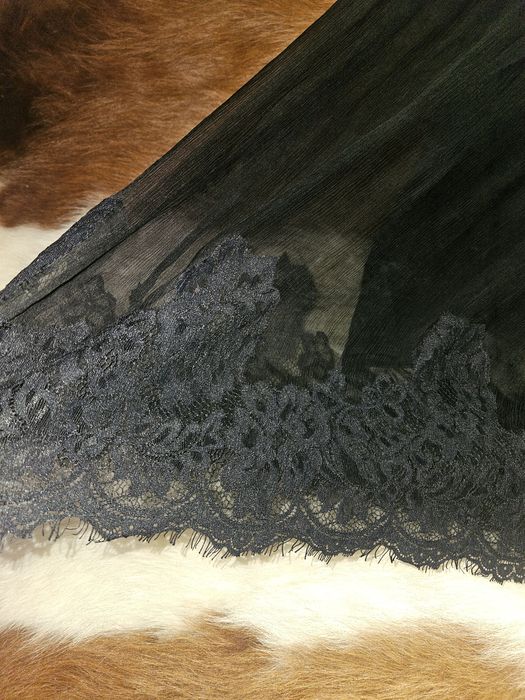 Vand rochie silk 100 % matase Depot 96 cu dantela  la baza si pe maneci