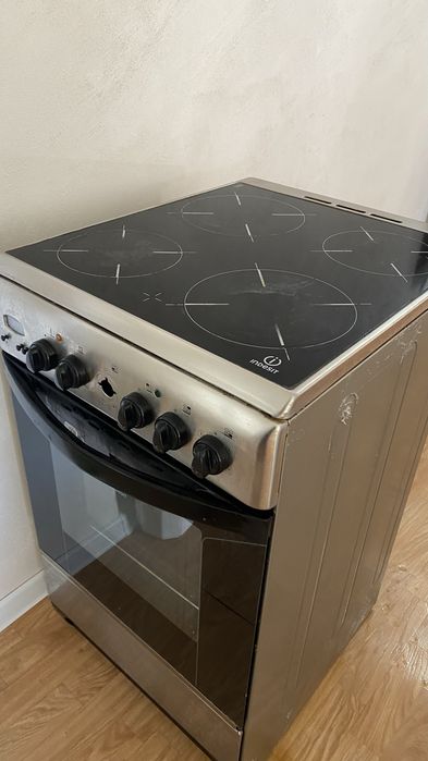 Электрическая плита Indesit