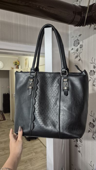 Черна дамска чанта