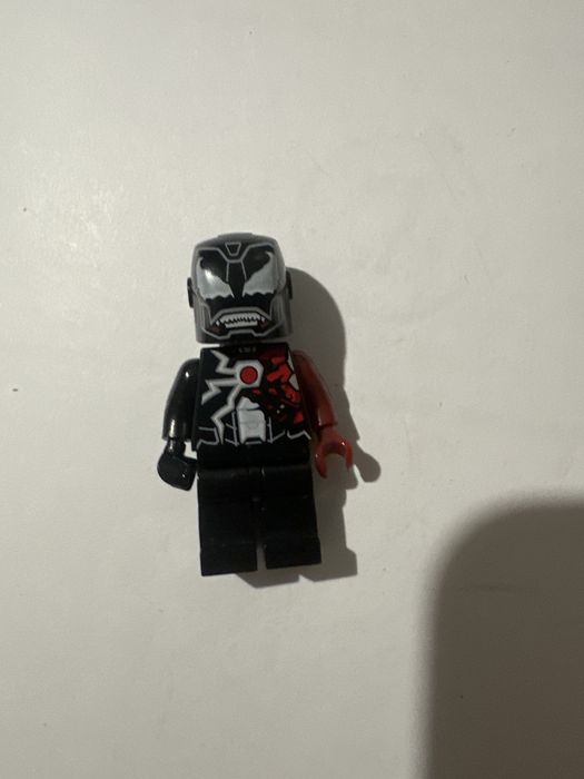 Продам минифигурку венома