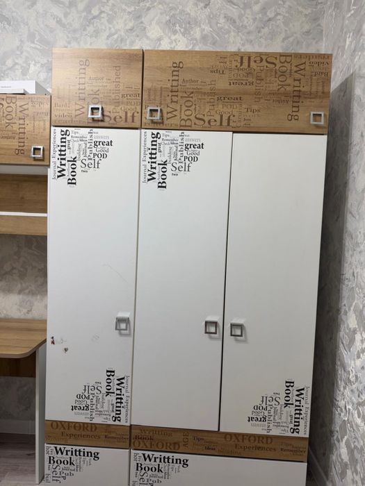 Шкаф и стол б/у  продается хорошее состоянием