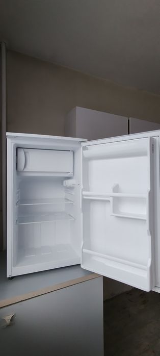 Хладилник Crown почти нов