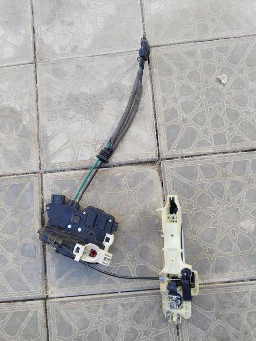 Замок двери Kia Sorento XM 2010 год (Передний левый)