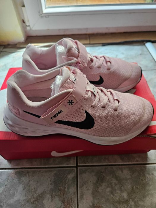 Маратонки Nike 37,5 розови