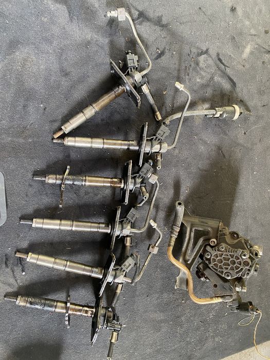 Injectoare + pompa înalte Audi A6 A4 A8 3.0 TDI ASB pret 3000 lei