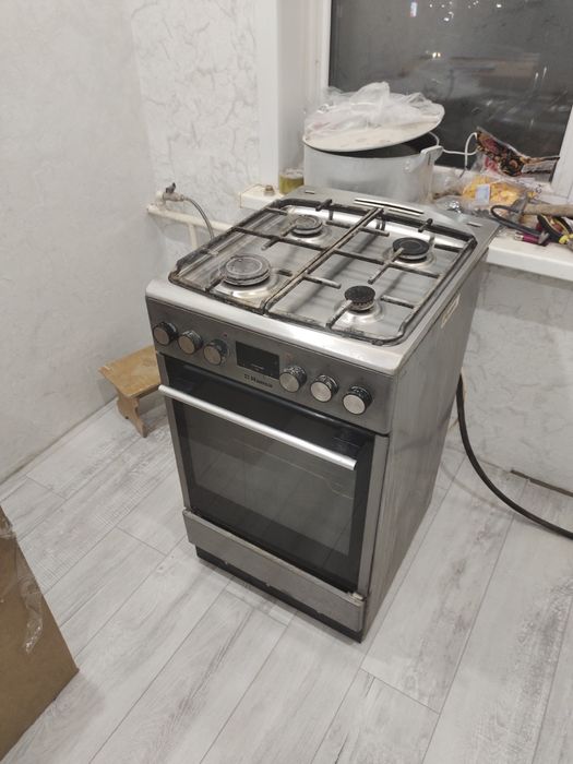 ПРОДАМ газовую плиту HANSA