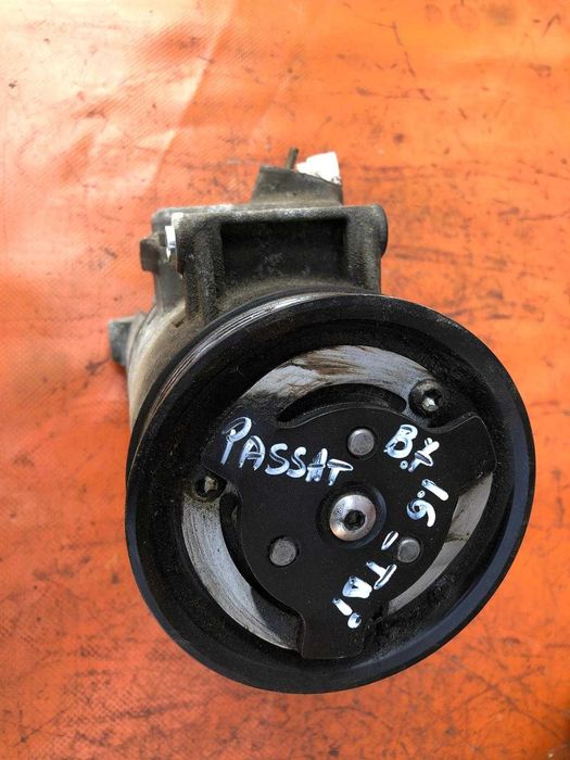 Compresor clima VW Passat B7 1.6 tdi 5N0820803E