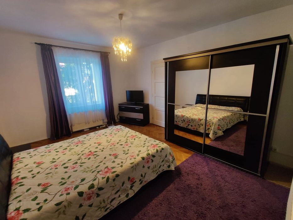Inchiriez casa 3 camere,  zona Sub Arini- scoala militara.