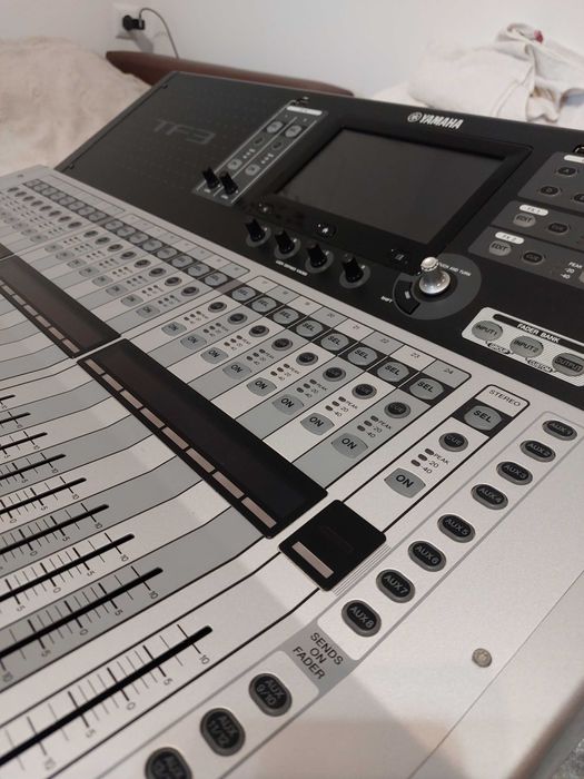 De vânzare mixer digital Yamaha TF3 în stare bună.