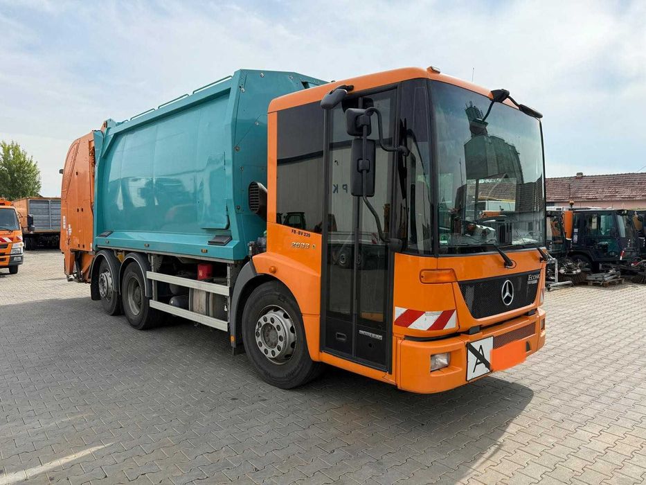 Autoutilitara Gunoiera Mercedes Econic 2633 (410)