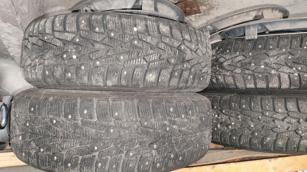 Продам шины колеса 185/65/15 зимние