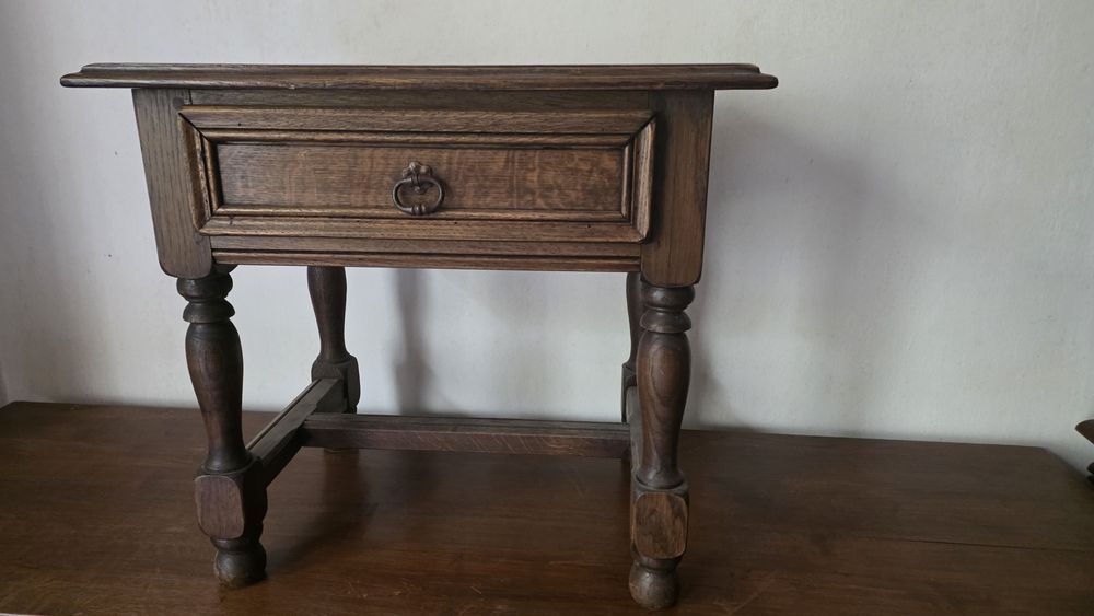 Старинно нощно шкафче