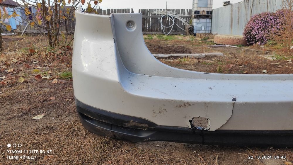 Продам бампер Субару