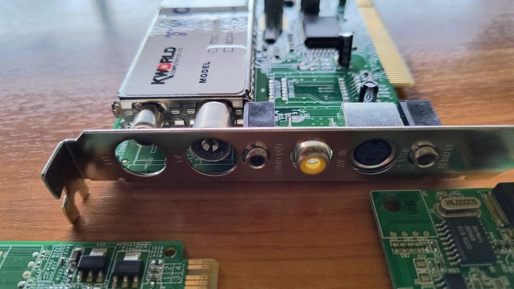 Set 3 tv tunere , tv capture Avermedia și Kworld