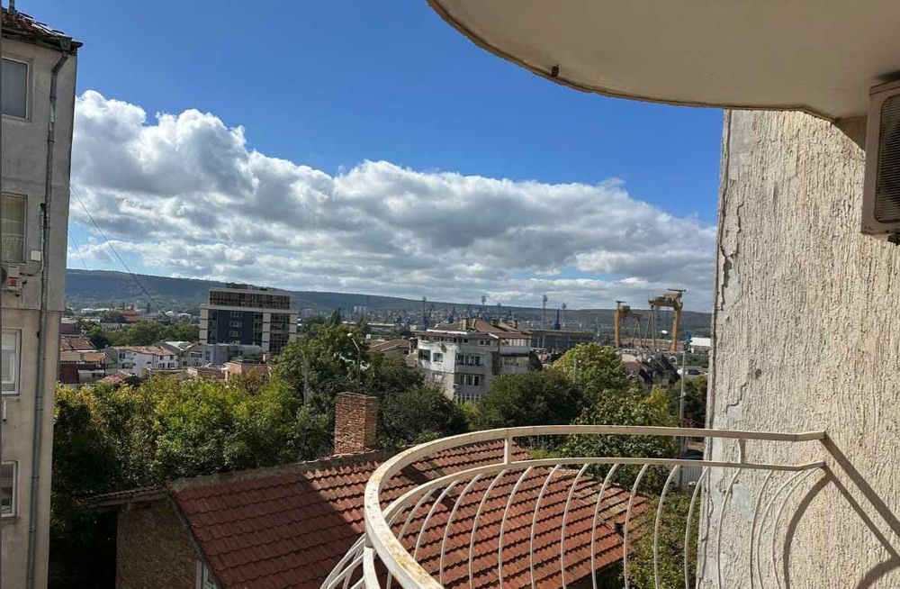 Дава се под наем Тристаен апартамент в Варна, Гръцка махала - 118 кв.м за 700 € - Снимка #4