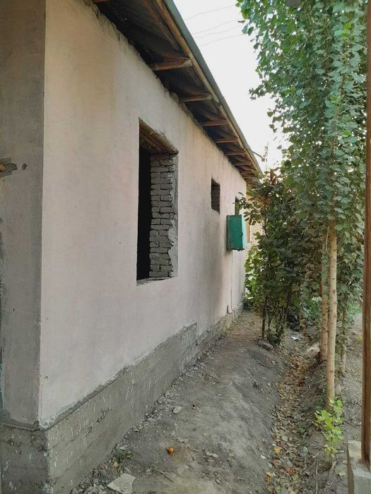 10 sotixli hovli uy bog'i bilan sotiladi