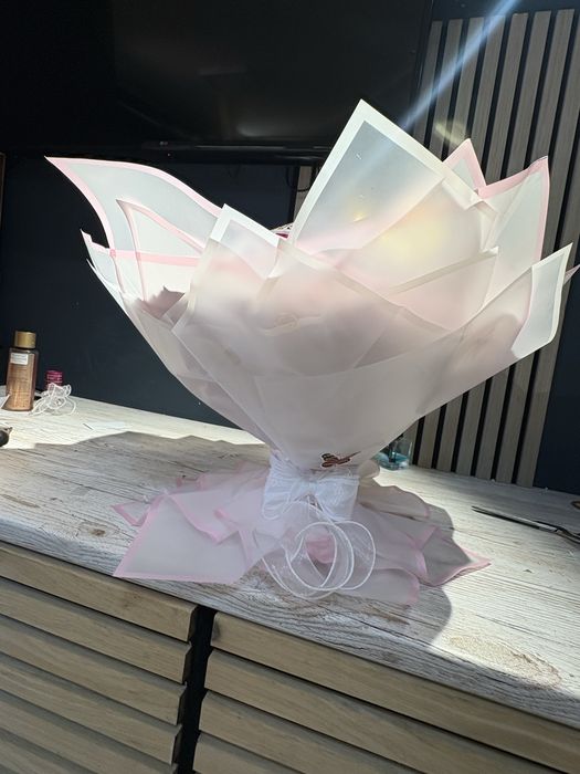 Buchet realizat din 51 trandafiri din satin