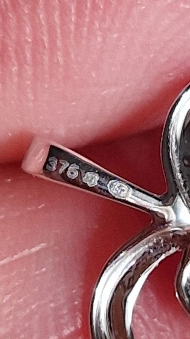 Златно сърце с диаманти