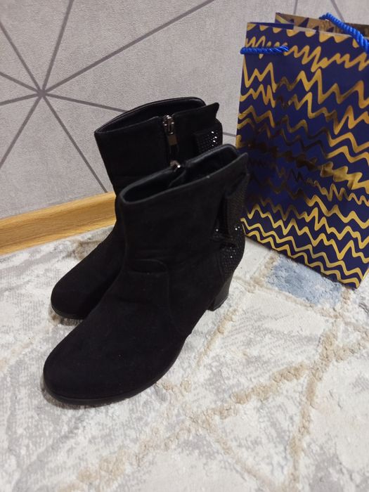 Продам женскую обувь