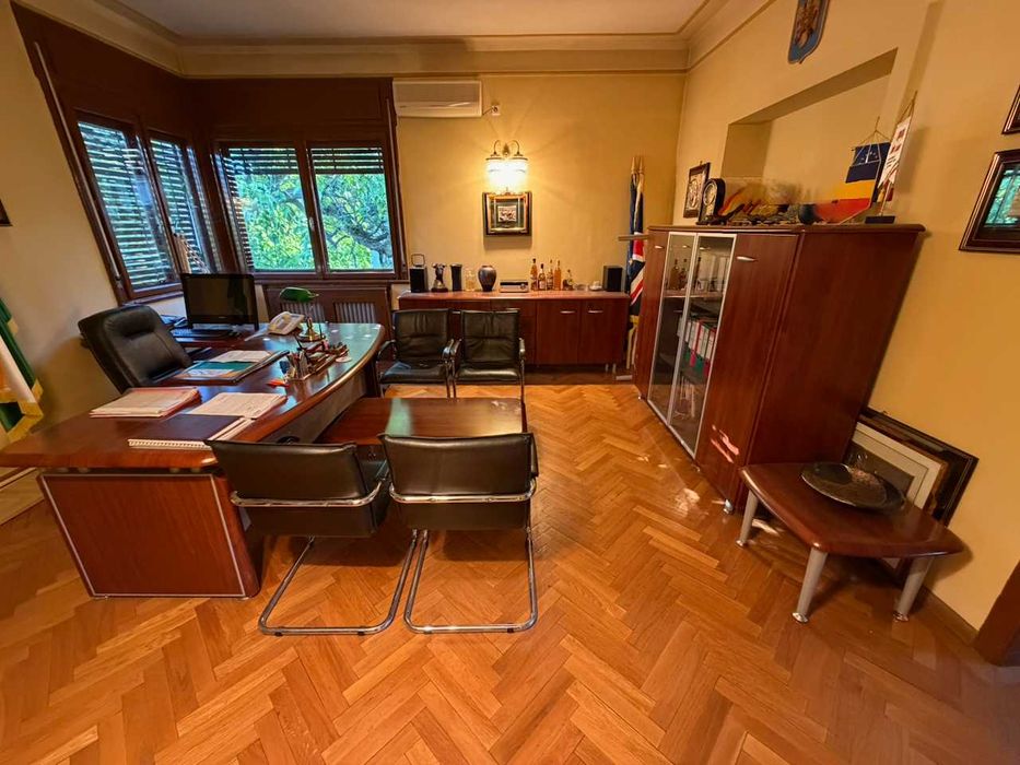 Set premium birou directorial complet din lemn, maro lucios, cu extensie, vitrină și 5 scaune – 11 piese, demontat