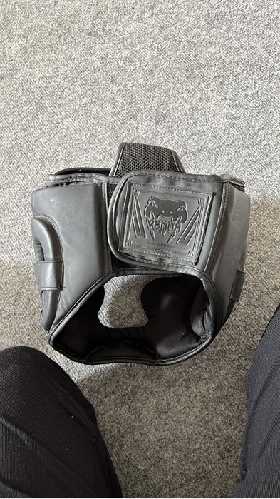 Боксерский шлем venum