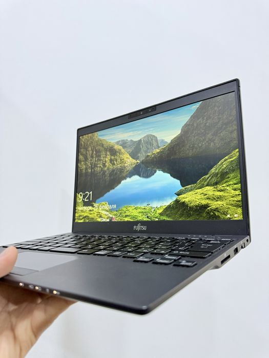 ULTRABOOK Fujitsu i3 8-avlod