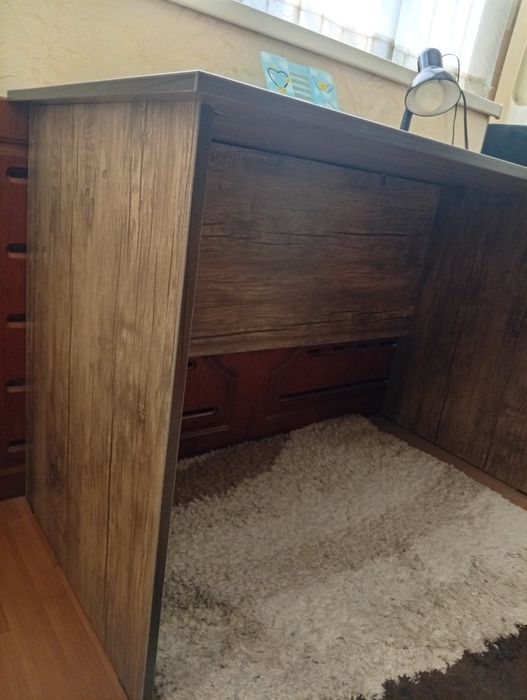 Срочно продам стол идеальное состояние