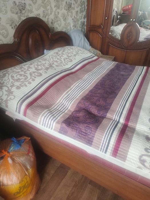 Продам спальный гарнитур