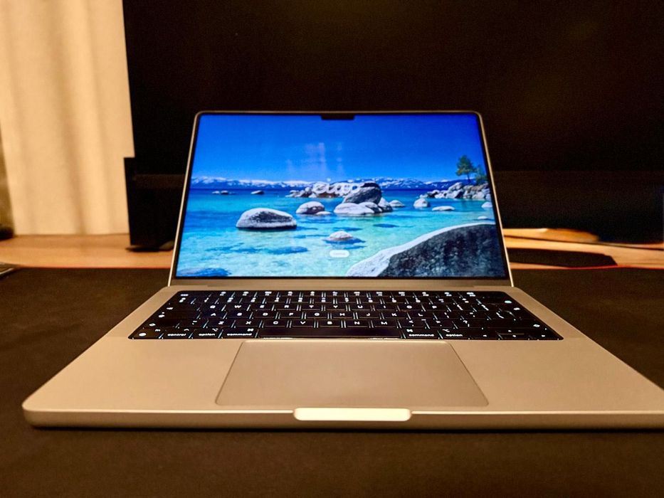 Лаптоп Apple MacBook Pro M1 Pro 14 2021. Перфектен.