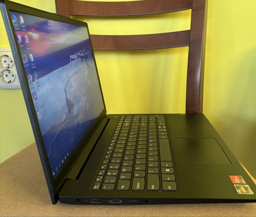 Лаптоп Lenovo V15