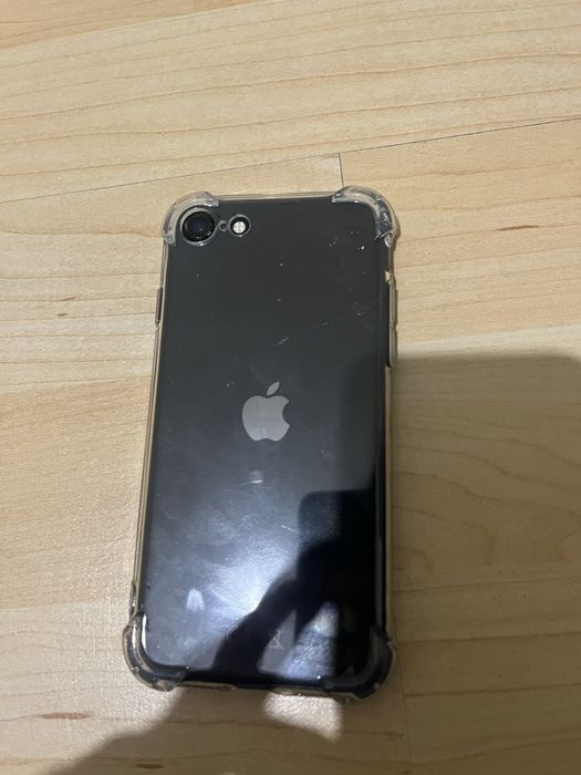 Продам iPhone SE 2020
