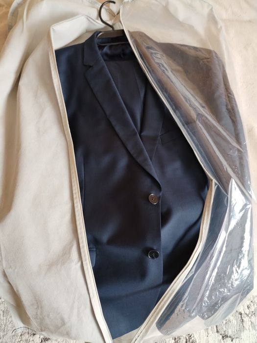 Официален костюм