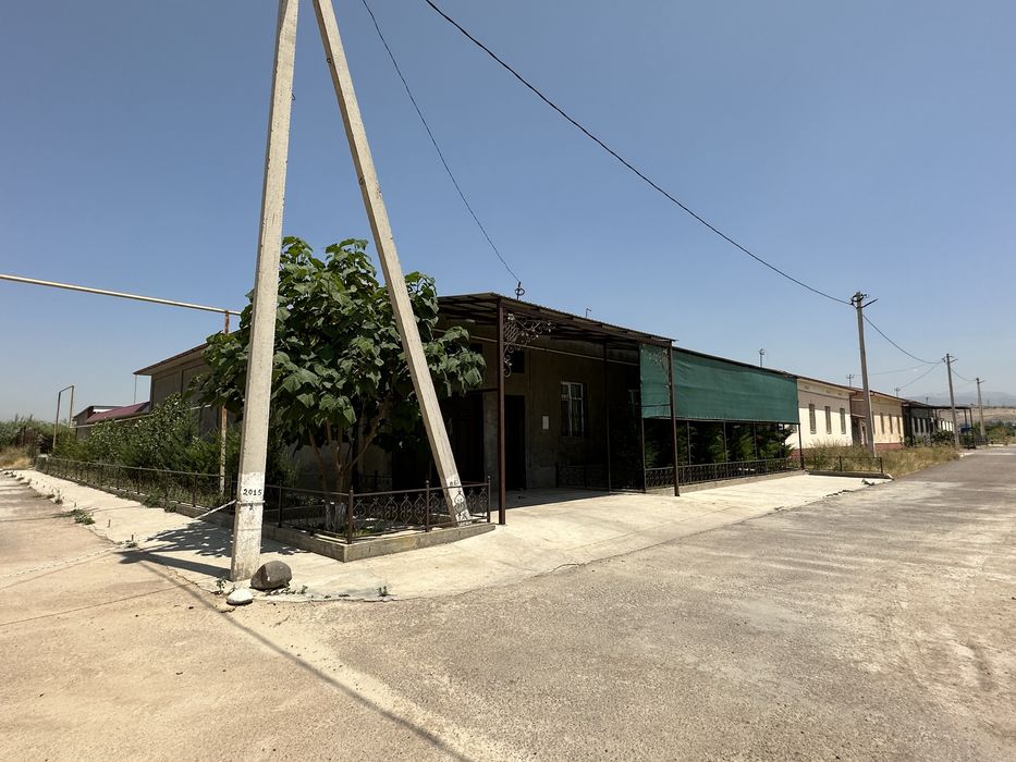 Продаётся загородный коттедж (дача) Бостанлыкский район.